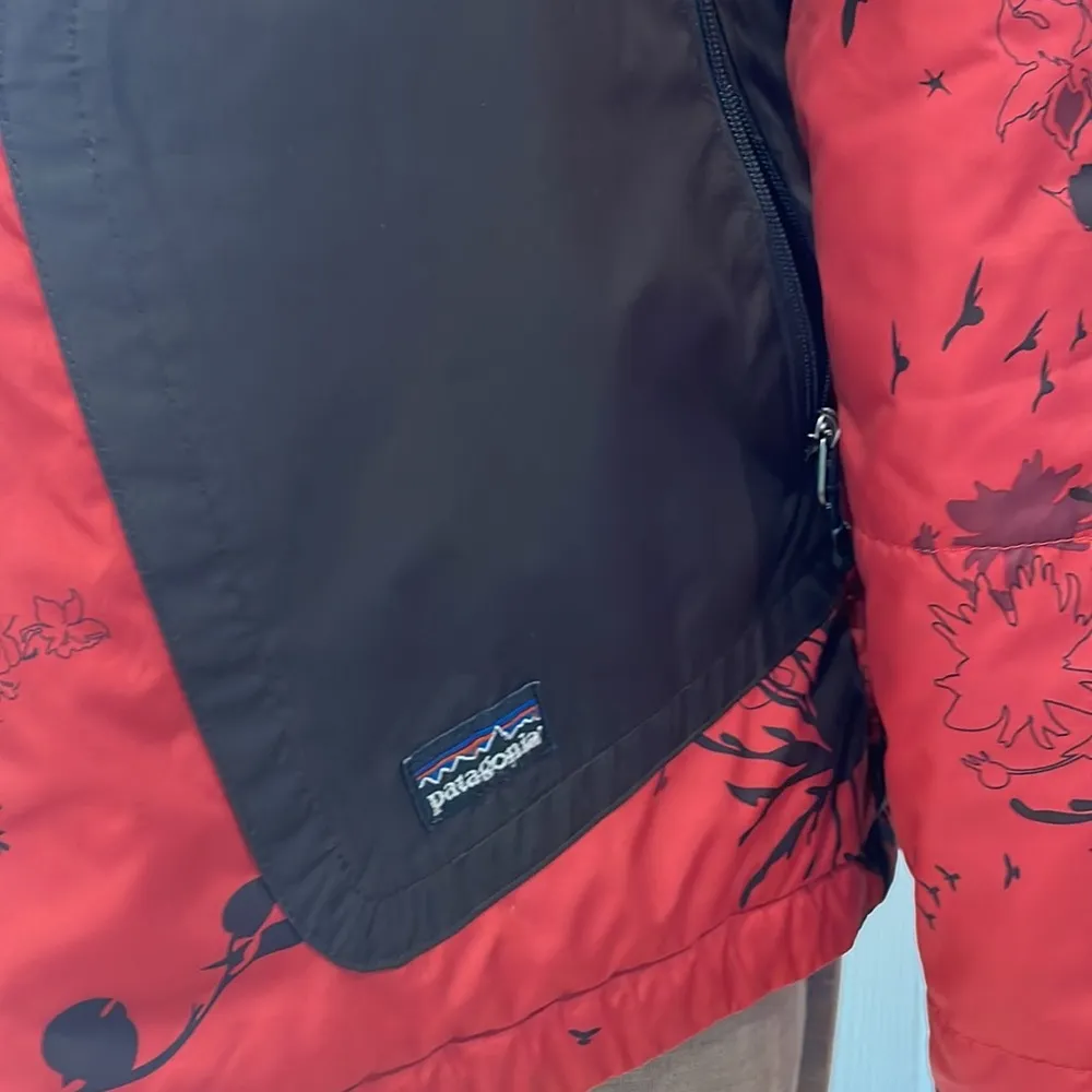 Patagonia red and black flowered full zip insulated nano puffer jacket - Image 6