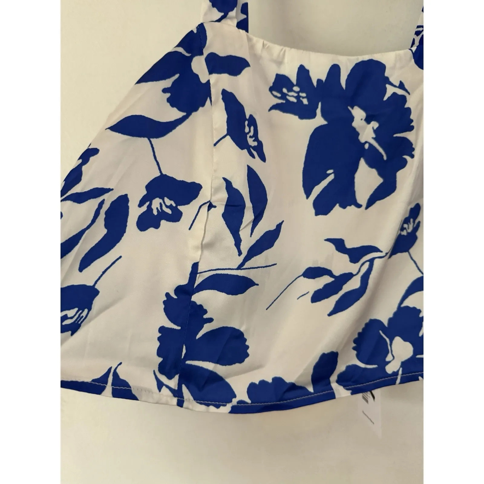 NWT Petal And Pup White Blue Floral Satin Crop Top Women’s Size Small - Image 4