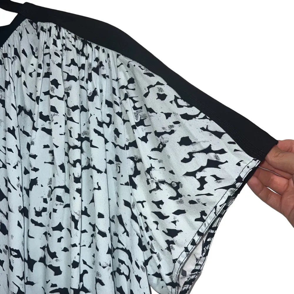 NEW NWT  Short Sleeve Printed Flowy Top Blue Inky Spot Print - Image 3