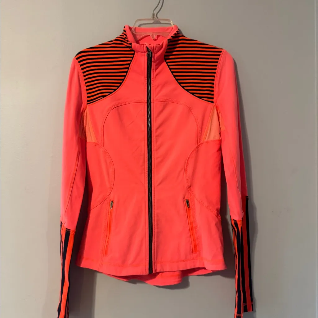 Lululemon Forme Jacket in Light Flare and Classic Inkwell size 6 - Image 4