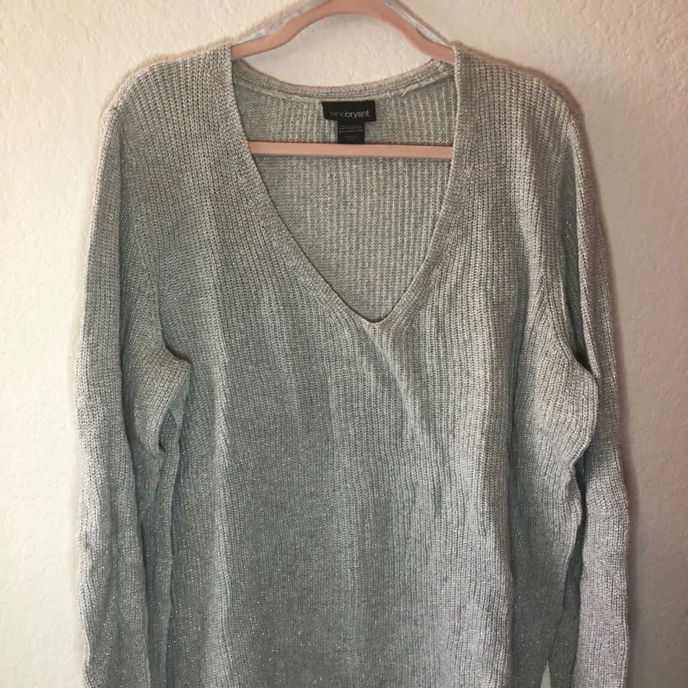 Lane Bryant Sweater Silver-Grey V Neck Sweater Sz 22/24 (3X) GUC Chunky Knit - Image 2