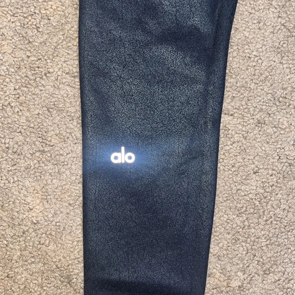 Alo Yoga High Waist Airbrush Legging Crackled Performance Leather‎ Black XS - Image 7