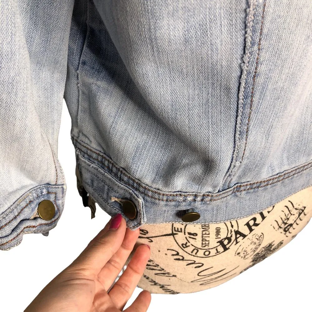 Forever 21 MEDIUM Slight Distress Light Wash Four Pocket Button Up Jean Jacket - Image 8