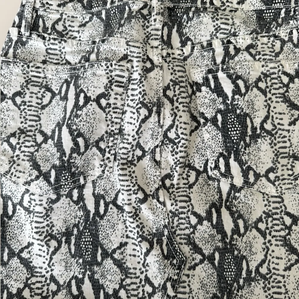 FRAME | Snake Print Mini Skirt | Size 26 - Image 7