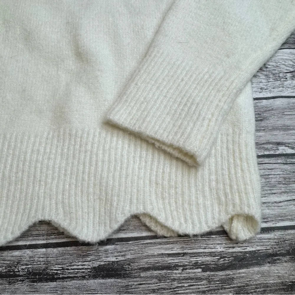 ee:some Women's Fuzzy Sweater M/L Med Medium Lg Large Ivory Cream Off White Warm - Image 5