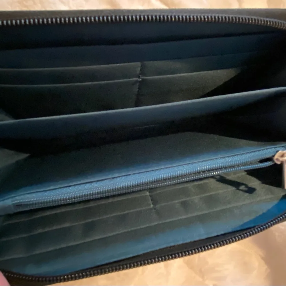 Travelon RFID Blocking Wallet - Image 3