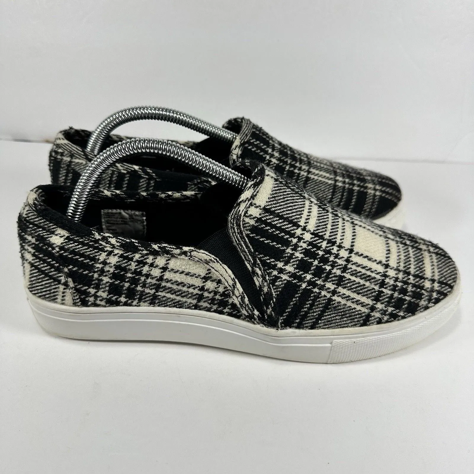 Magellan Outdoors Women's Size 9B Black & White Plaid Flannel Slip-On Sneakers - Image 2