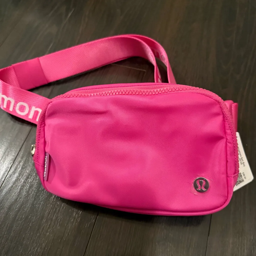 NWT Sonic Pink / White Logo Lululemon Everywhere Belt bag 1L - Image 3