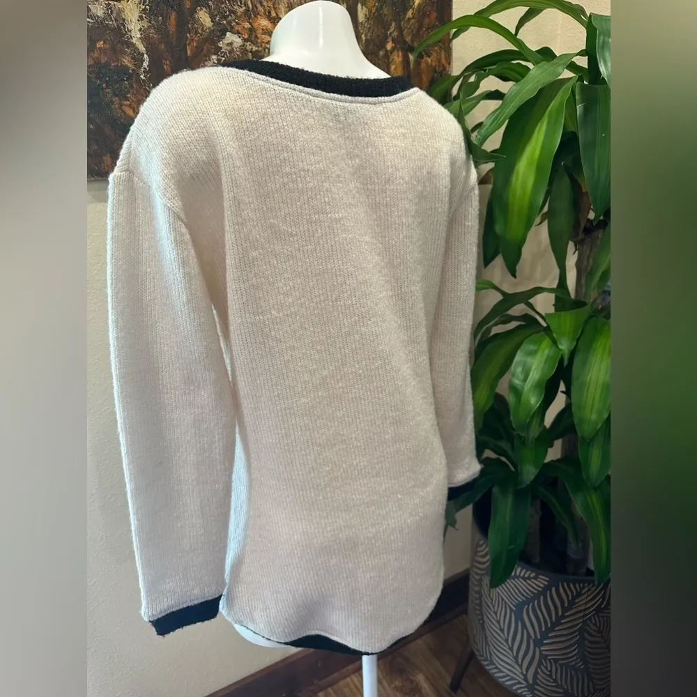 EUC Homage WOMAN SWEATER BICOLOR BLACK TRIM AND CREAM Pocket accent gold Sz M Size M - Image 3