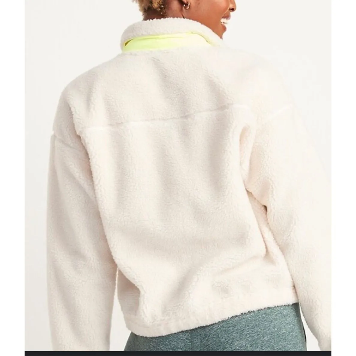 Old Navy snap front flurry crop Sherpa jacket size M - Image 2