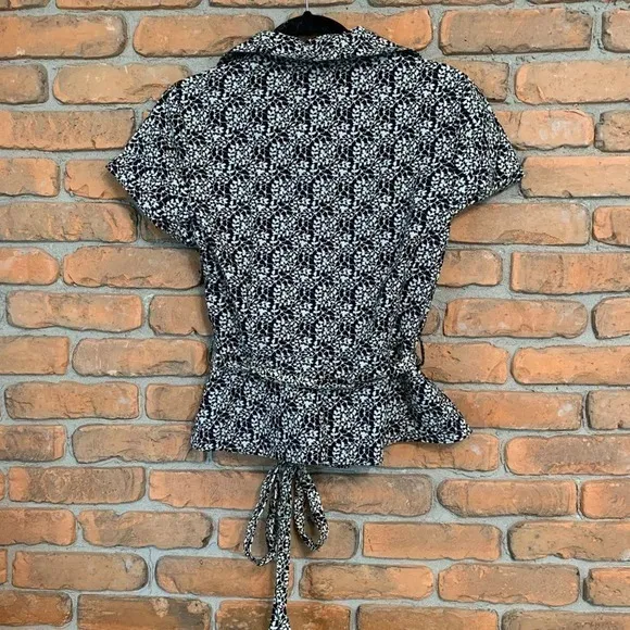 Dockers Women's Floral Print Button Down Blouse with Belt White Black - Size S - Image 2