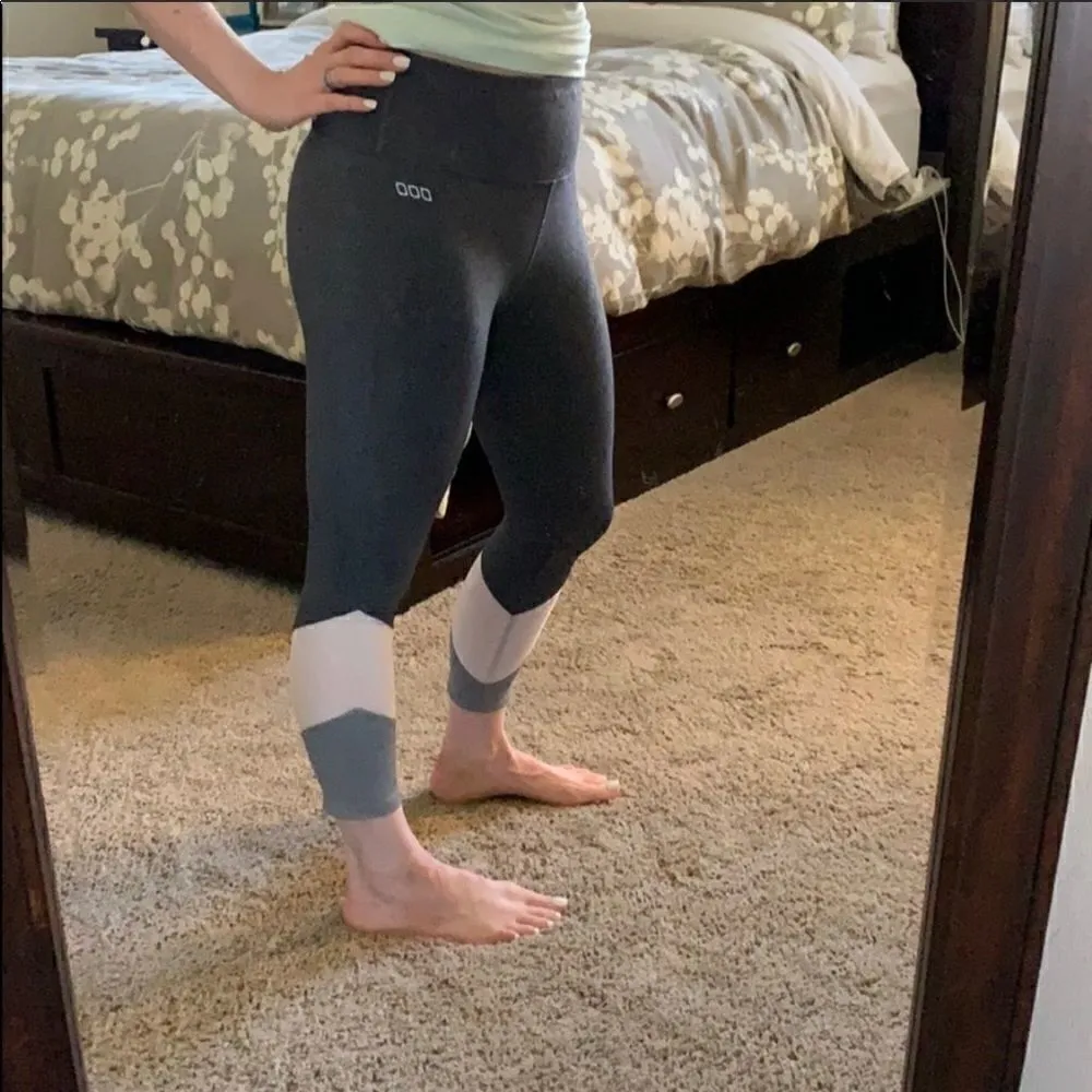 Euc Lorna Jane Asha Chevron 7/8 Cropped Leggings XS - Image 4