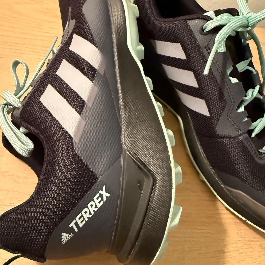 Adidas Terrex 260 trail Continental sole shoes women’s running. - Image 3