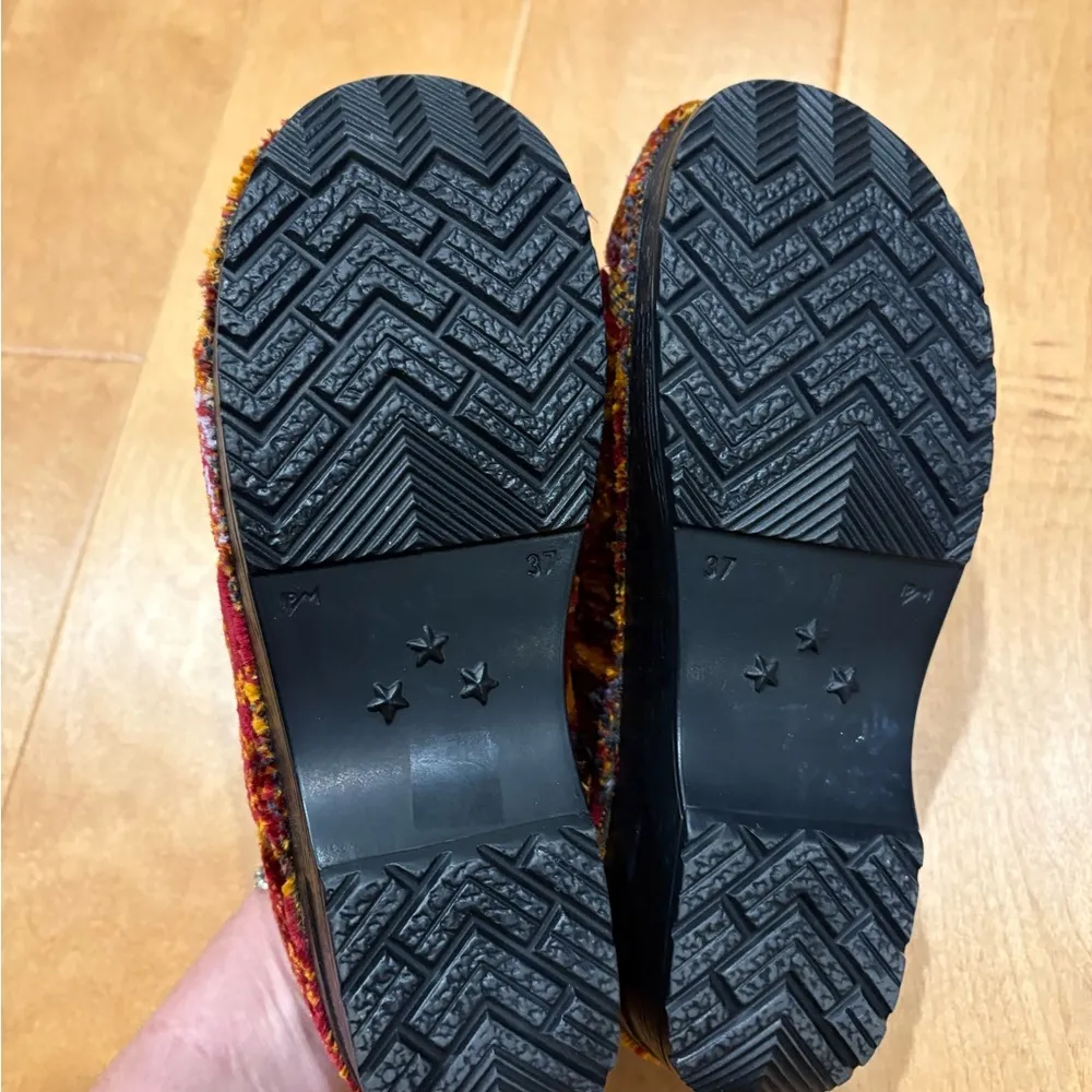 Women’s clogs shoes brown tapestry sz 37 or 6 like new - Image 7