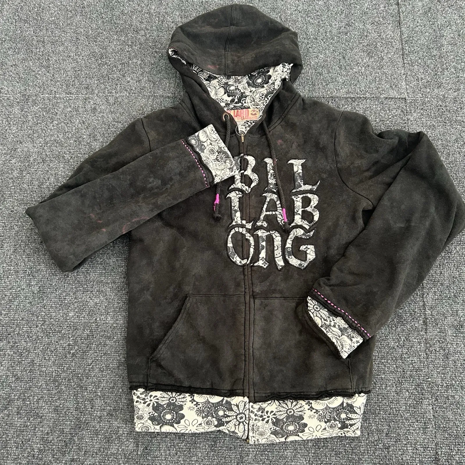 Vintage Y2K Billabong Women's Zip Up Grunge Emo Skater Hoodie Medium Distressed - Image 2