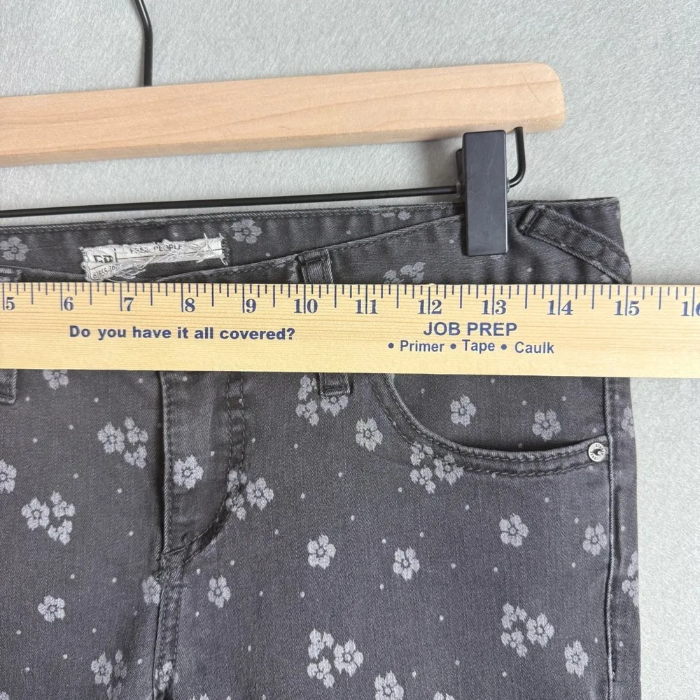 Free People Women’s Ditsy Daisy Floral Print sSkinny Jeans Stone Wash size 26 - Image 9