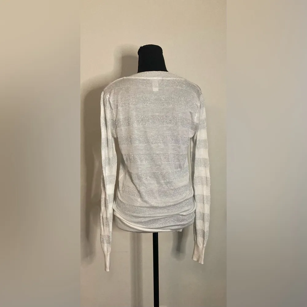 MNG‎ Suit- Long sleeve white and gray sweater blouse
Size medium - Image 4