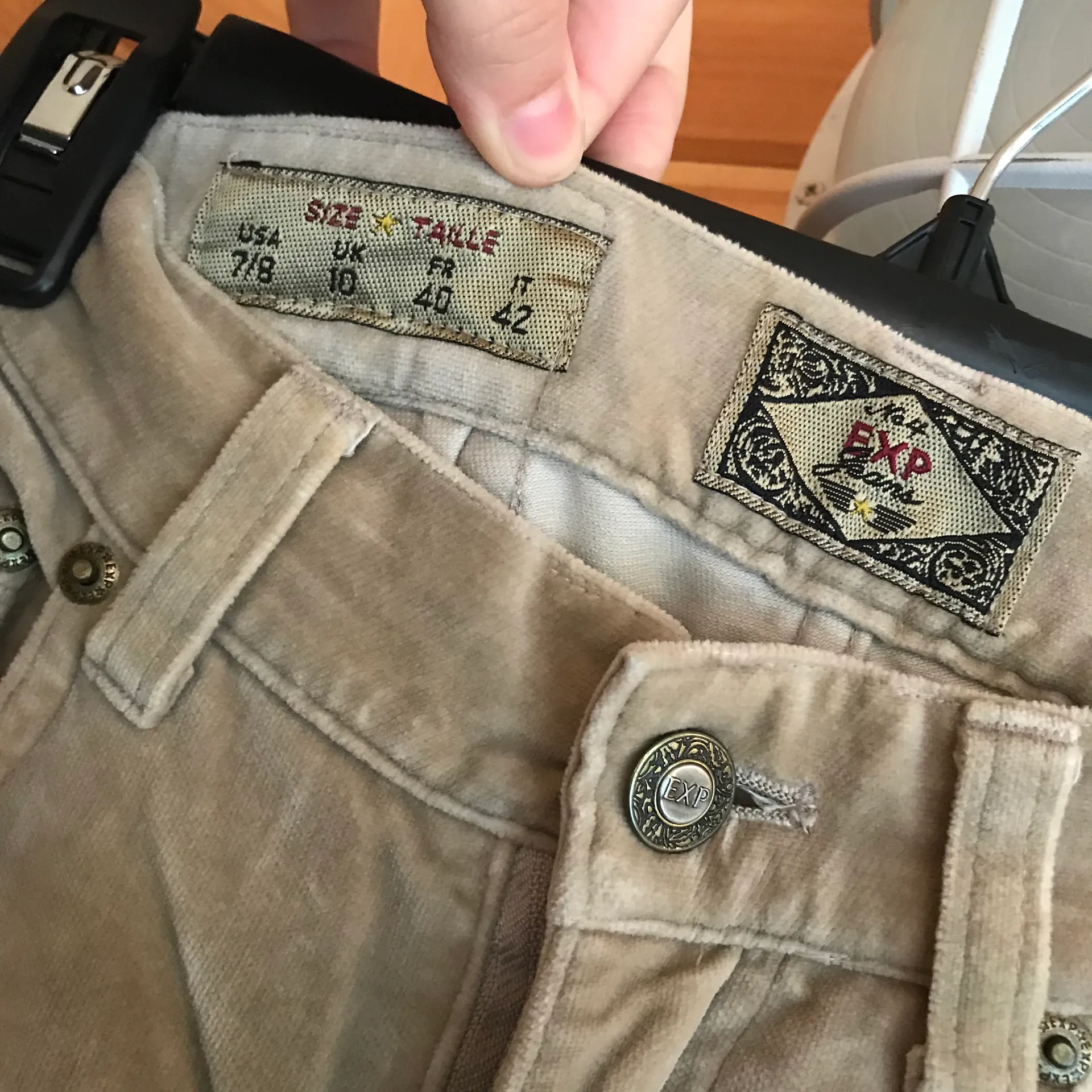 VINTAGE 100% COTTON  HIGH WAISTED STRETCHY BEIGE PANTS - Image 5