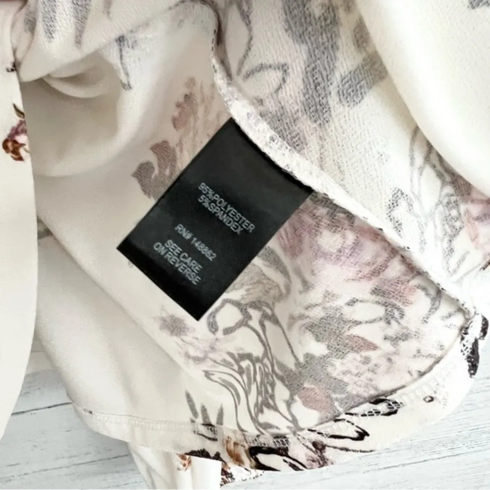 Torrid V-NECK COLD CUTOUT COLD SHOULDER TOP - Image 4