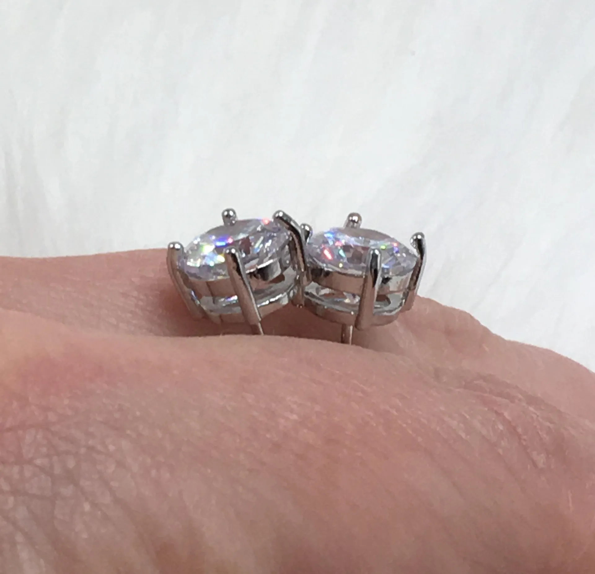 14k white gold diamond stud earrings - Image 5
