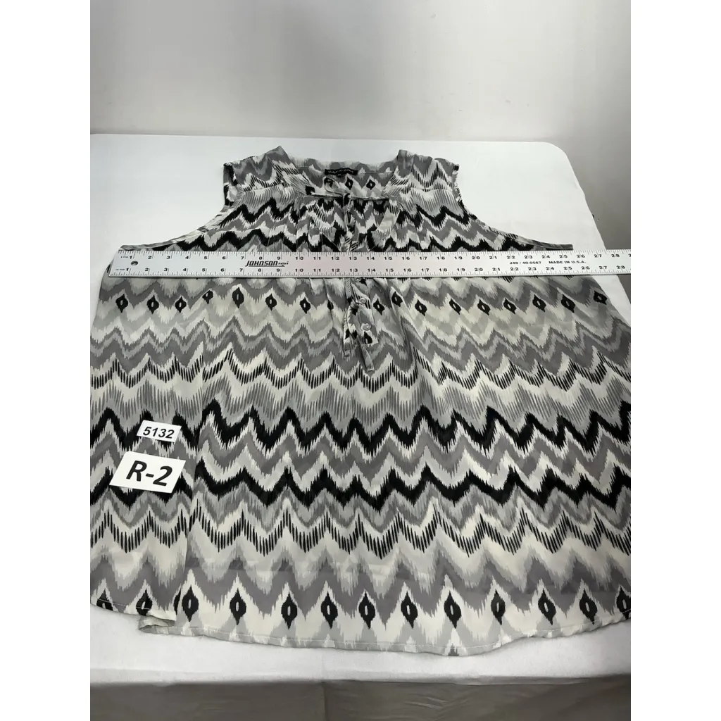 Womans Violet & Claire Blouse Sheer 2x Sleeveless Multicolor Geometric V Neck - Image 6