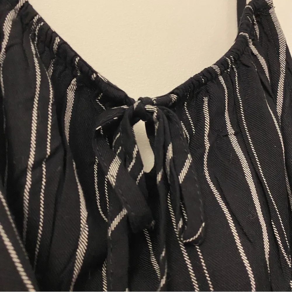 NWT Hollister cropped tie-front striped tank top - Image 4