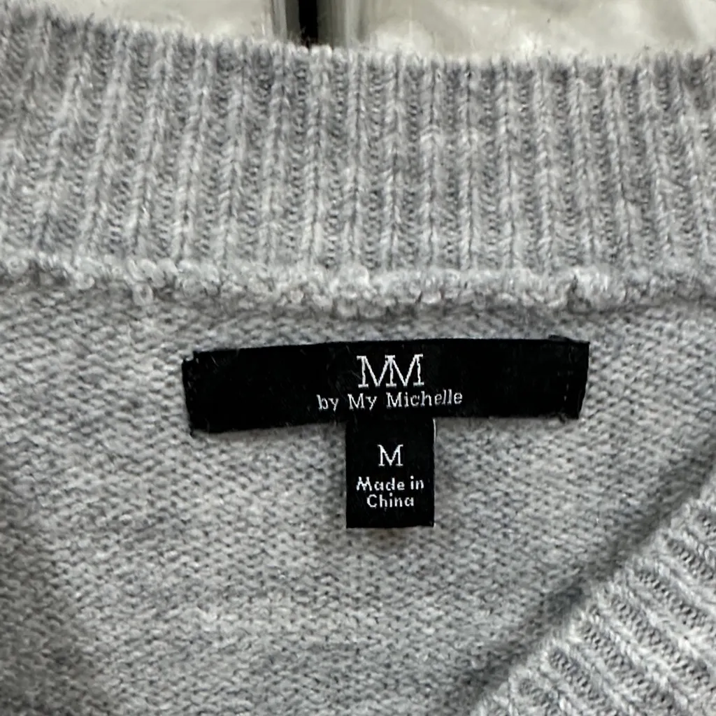 Fuzzy heart grey sweater - Image 2