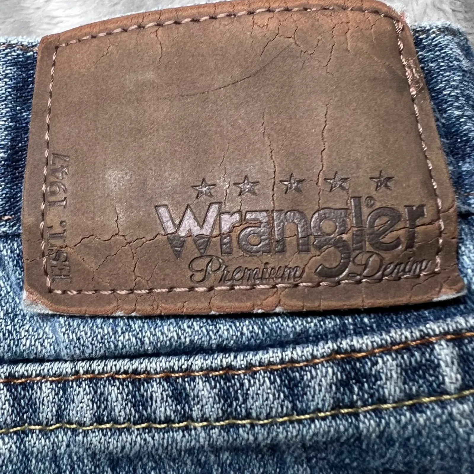 Wrangler Relaxed Straight Blue Jeans Mens 44x30 Denim Distress Rugged Workwear - Image 5