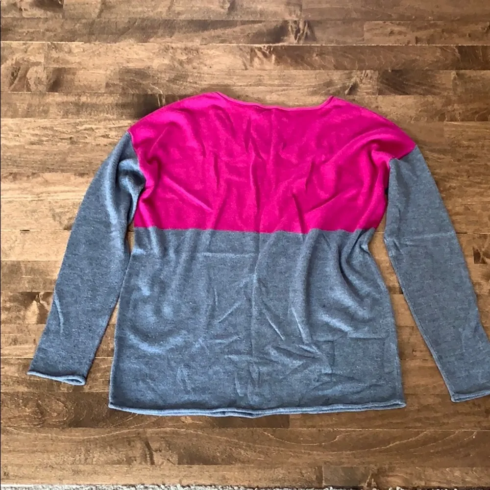 gray/fuchsia color block sweater - Image 8