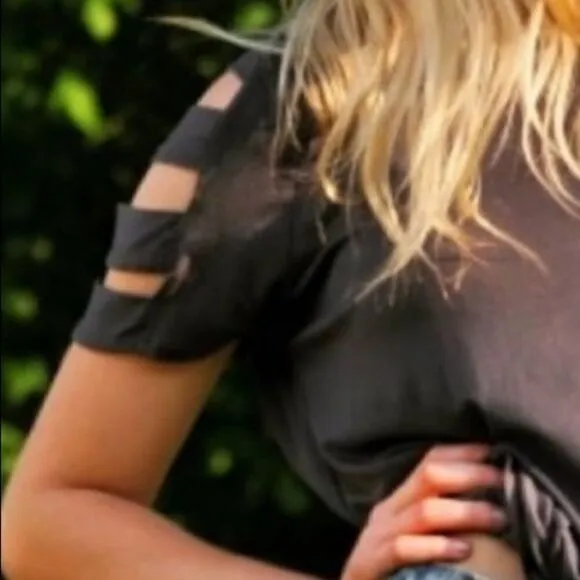 Caged Cold Shoulder Tee‎ Gray - Image 6