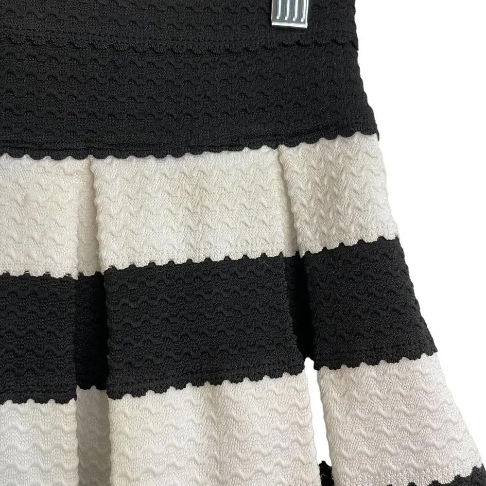 Pure Sugar Black and White Textured Mini Skirt - Image 4