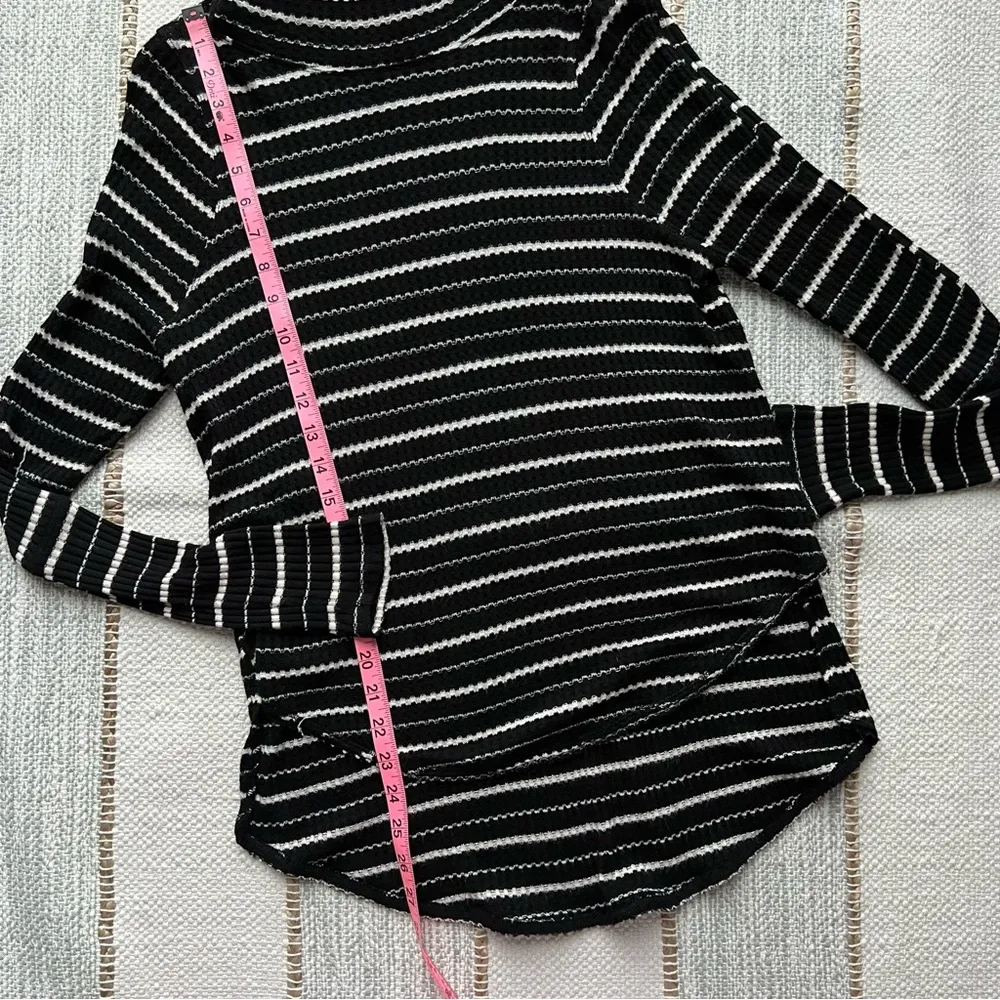 We The Free Drippy Black White Striped Long Sleeves Cowl Neck Thermal Top XS - Image 5