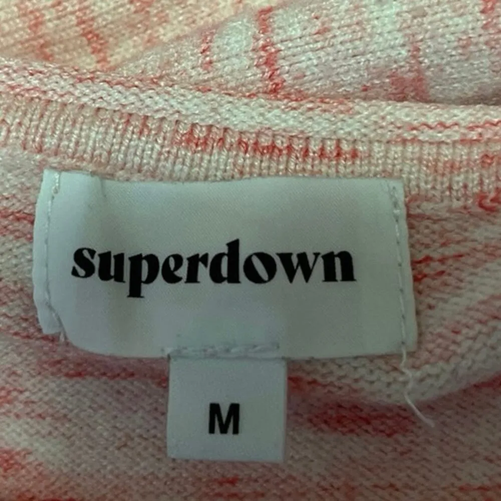 Superdown Kai Pink Long Sleeve Asymmetric Button Front Cropped Sweater Top Sz M - Image 4