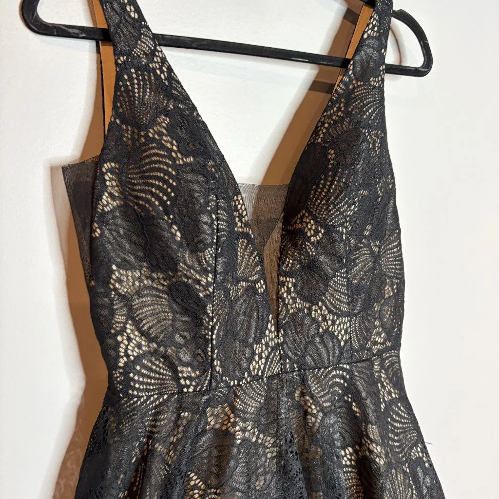 Nina Canacci nude and black lacy plunge neck formal dress 9140 Size 10 - Image 3