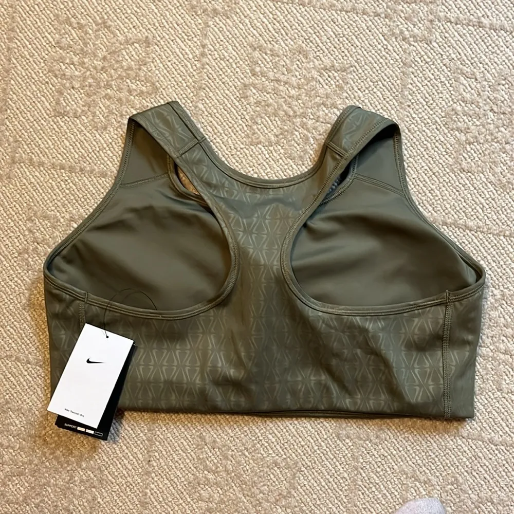 NWT NIKE Olive Green Medium Support Dri-FIT Swoosh Bra Size 2X - Image 4