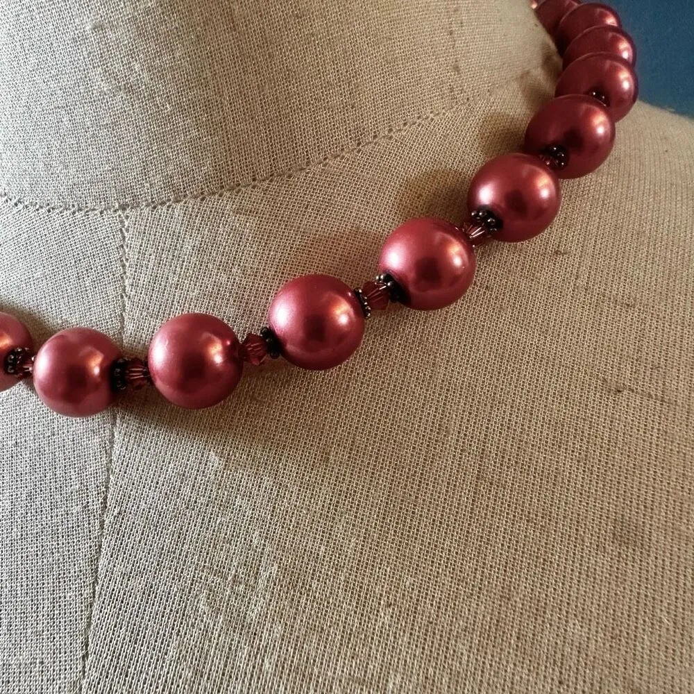 Pink faux pearl and crystal vintage beaded necklace - Image 2