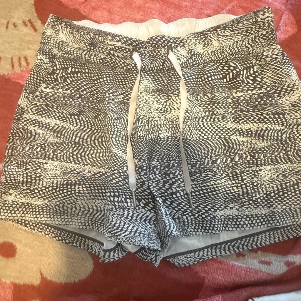 Lululemon On The Fly Short *2.5"
Swerve Vapor Metal Grey 8 - Image 7