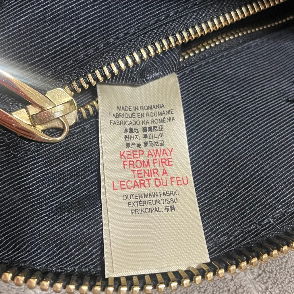 Burberry Orchard Embossed Leather Bag - Image 12