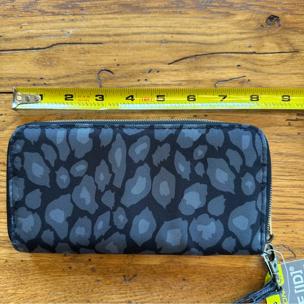 Travelon RFID Blocking Animal Print Zip Around Wallet NWT - Image 3