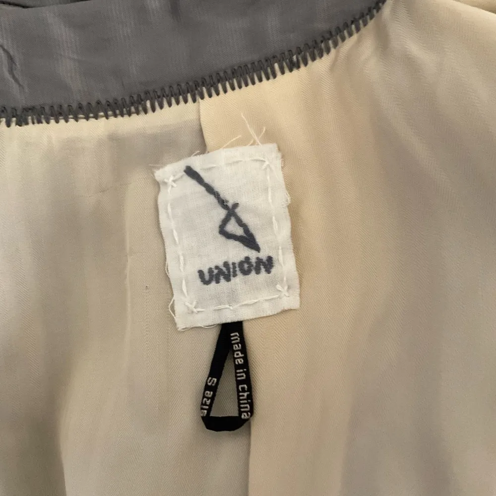 Union Satin Short Sleeve Fitted Blazer Size Small Grey Gray - Image 2