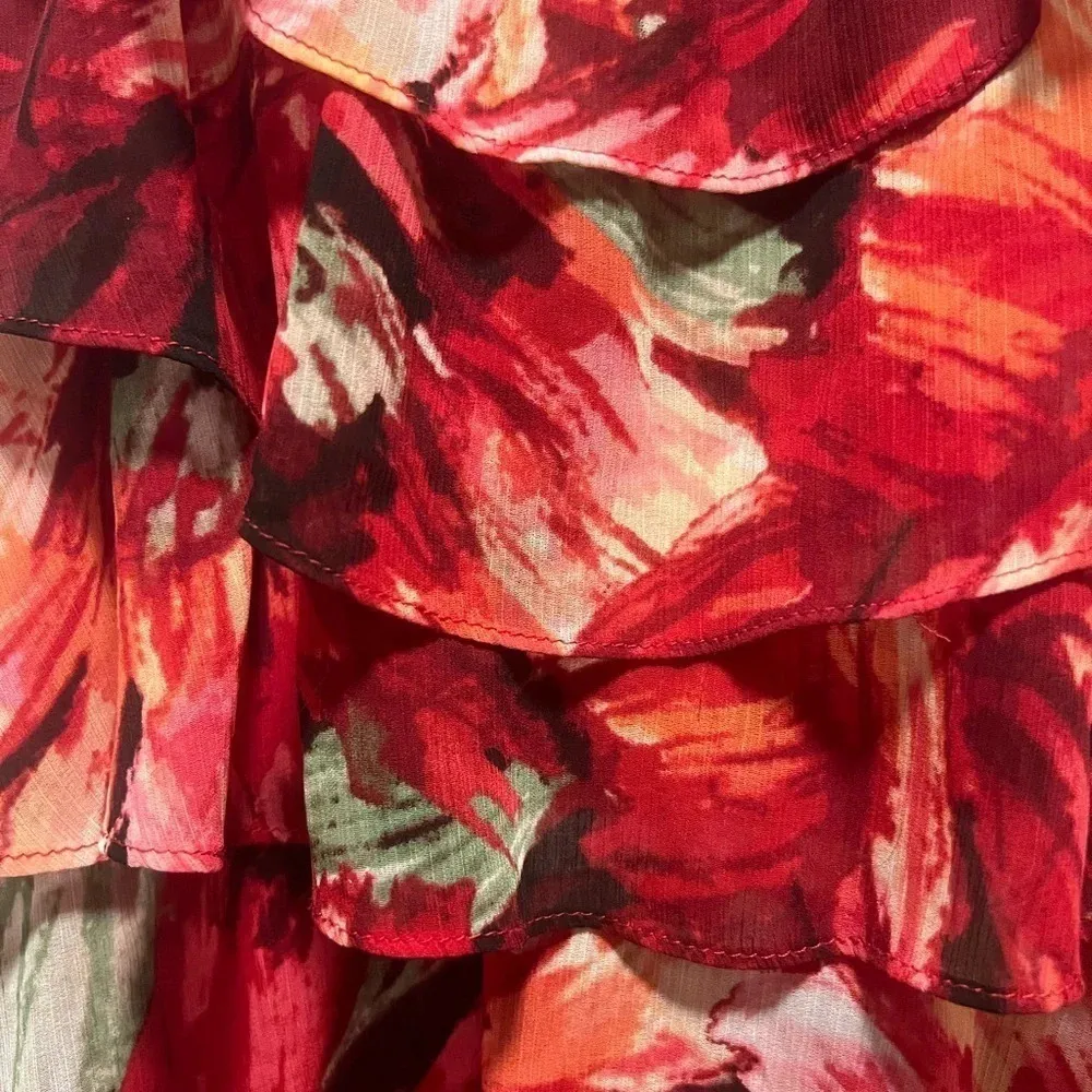 White House Black Market layered ruffle tank blouse floral off shoulder top red - Image 4