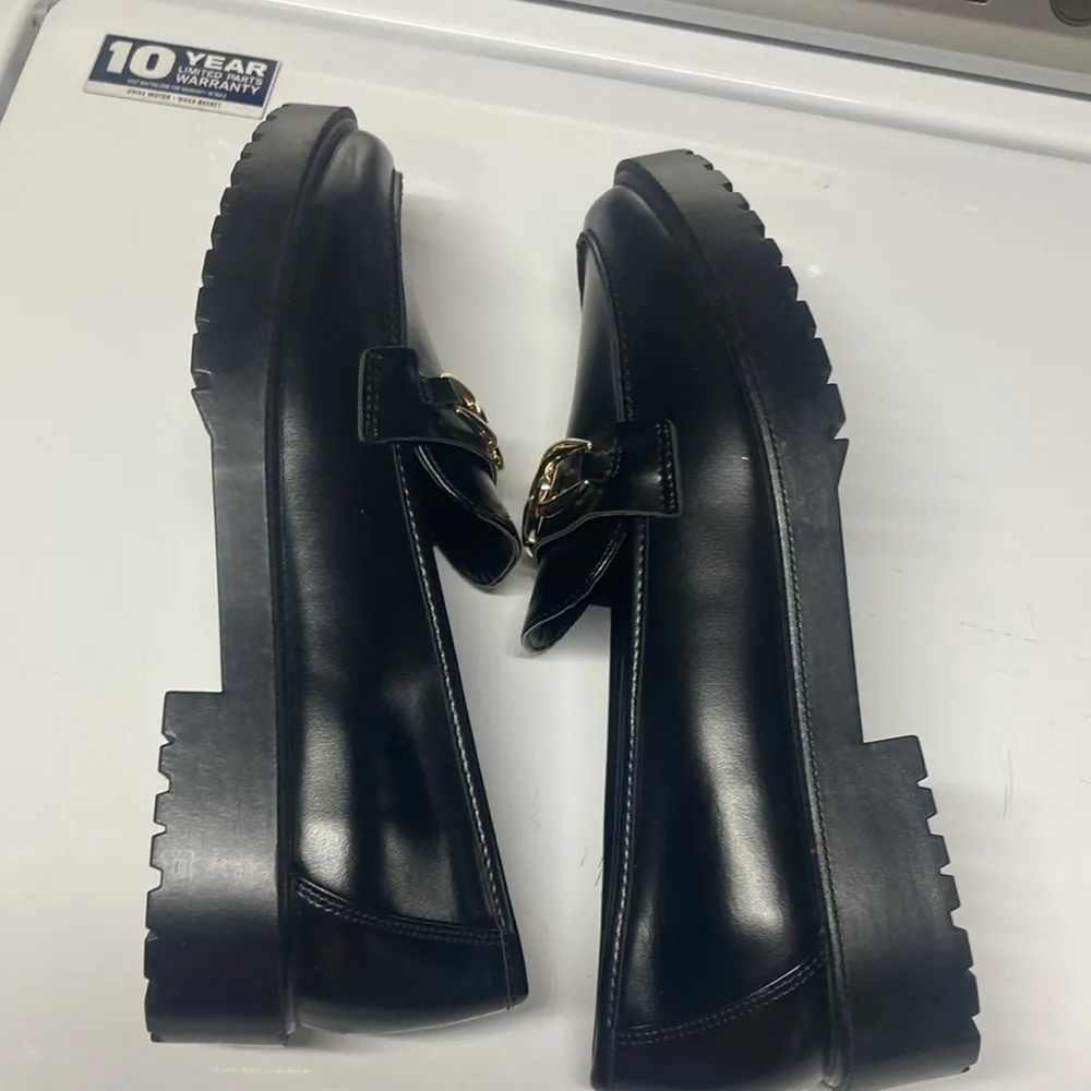 H&M Leather Loafers Black/Gold Chain Design NWT Women’s Size 8.5 - Image 5