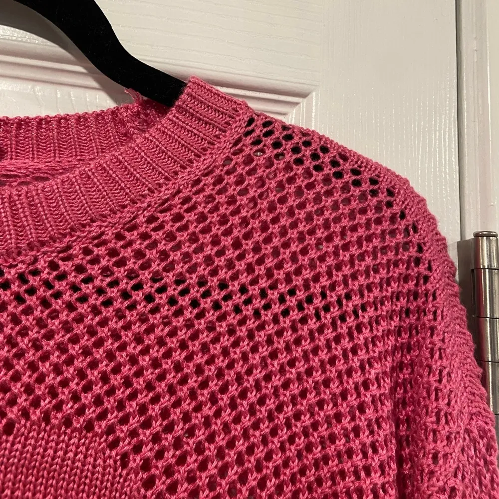 NWT No Boundaries Size M Pink Mesh Long Sleeve Crew Neck Pullover Heart Sweater - Image 5