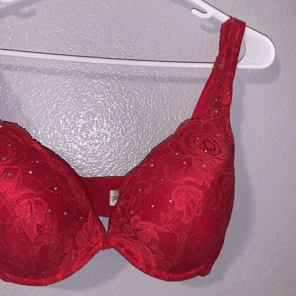 Delicates  Sexy Sequined Red Lace Padded Bra 38D - Image 3