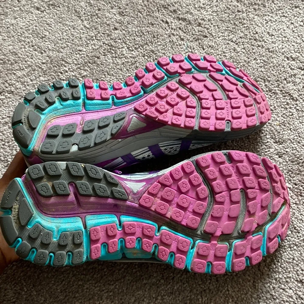 Brooks  GTS Seventeen Running Shoes SIZE 9.5 - Image 2