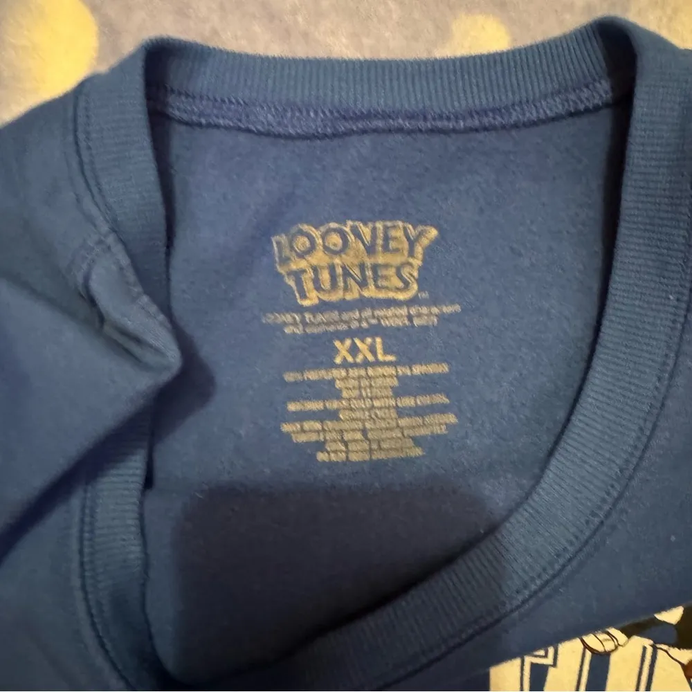 Looney tunes sweatshirt xxl - Image 3
