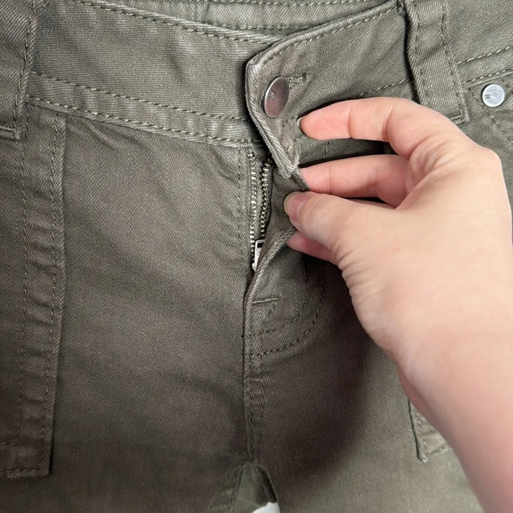 MissMe Mid-rise distressed skinny jeans with patch pockets army green size 27 - Image 7