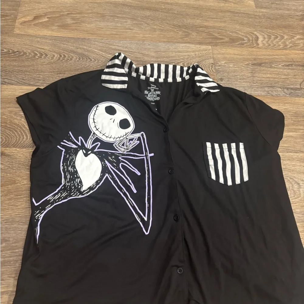 Disney Nightmare before Christmas Sleepwear Shirt -size L - EUC - Image 2