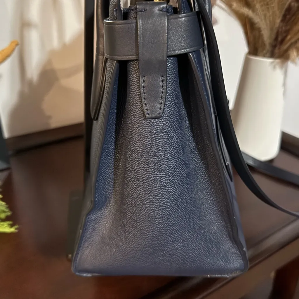 Kate Spade Navy Blue Shoulder Bag with Gold Accents - Image 3