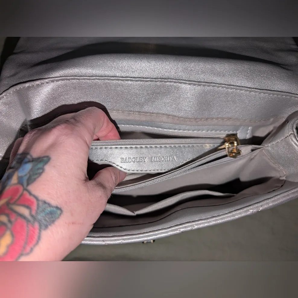 Badgley Mischka Vegan Leather Quilted Handbag Silver w/Mixed Metal Chain Med - Image 8